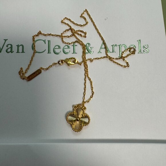 Van Cleef & Arpels Classic Gold Necklace - Picture 3 of 4